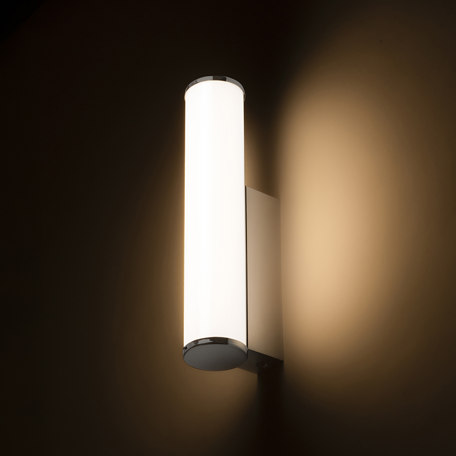 Aplica cilindrica cu LED incorporat si abajur de culoare opal pe baza cromata, STELLA de perete crom 230V 7W IP44 3000K