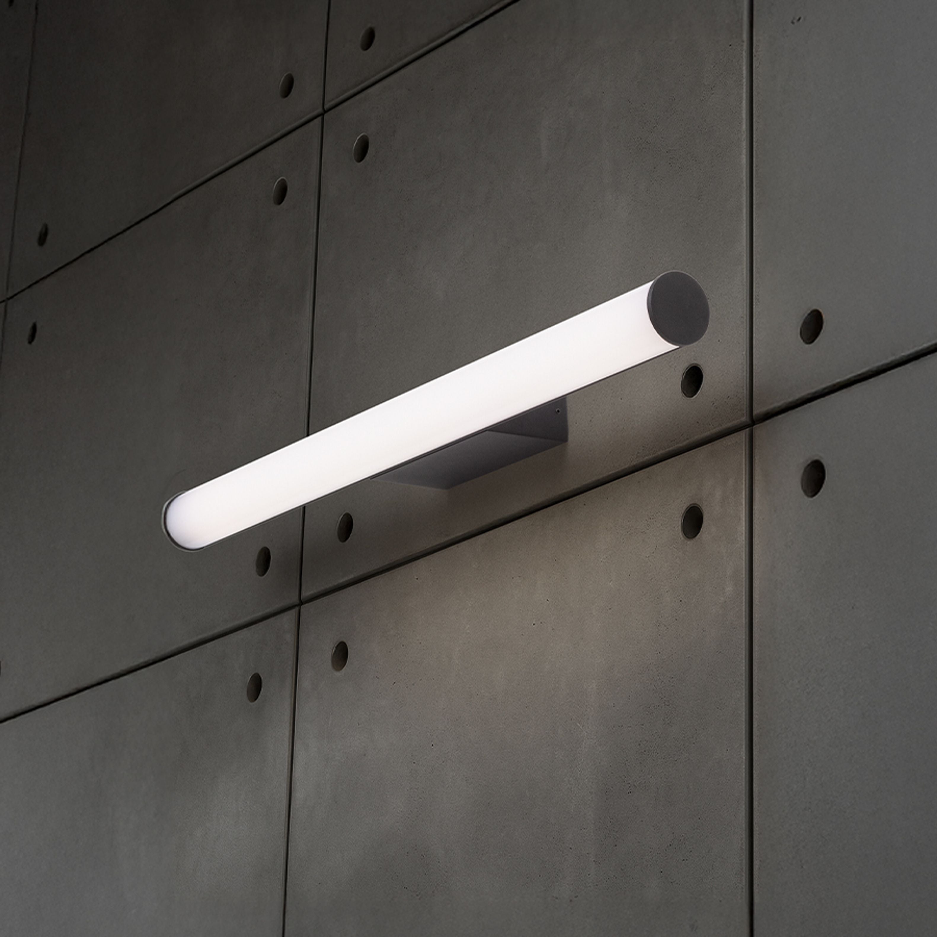 Aplică de perete in forma de tub cu LED incorporat pe baza alungită, potrivita pentru bai, CASSAMBA 60 negru acrilic mat 230V 12W IP44 3000K 4000K