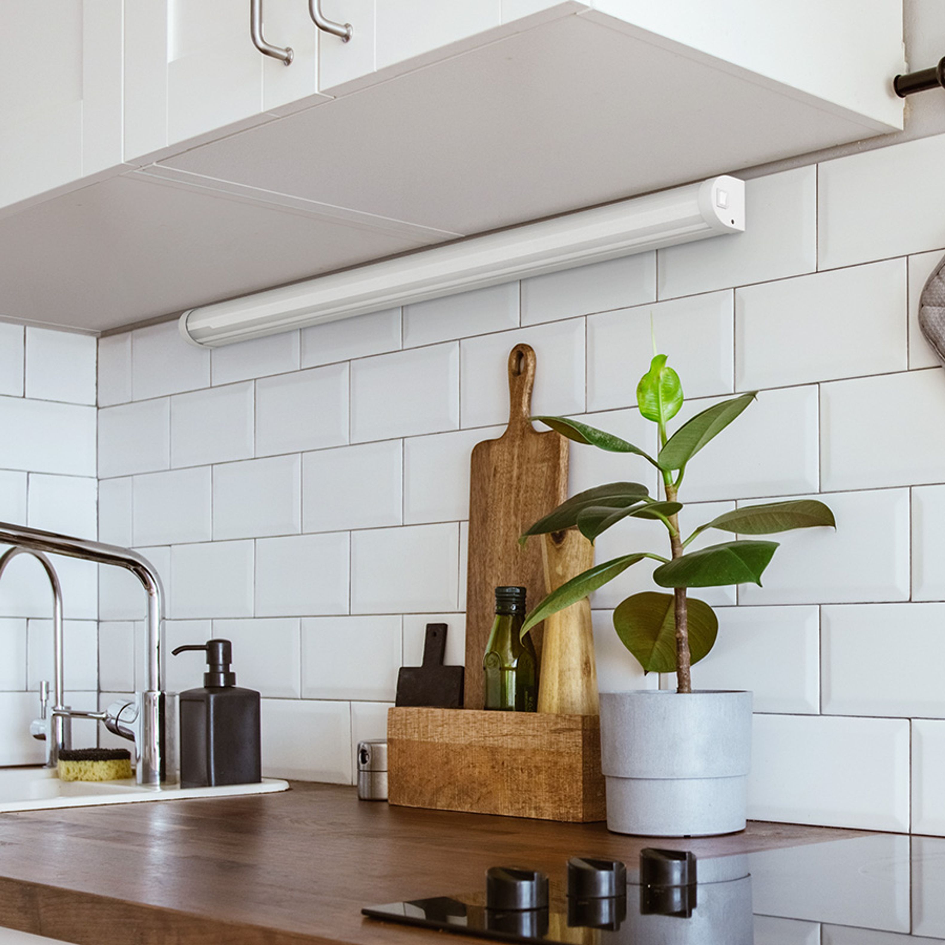 Aplica liniara cu LED-uri cu intrerupator acoperit, TONIC 90 de perete alb 230V LED 20W IP44 3000K