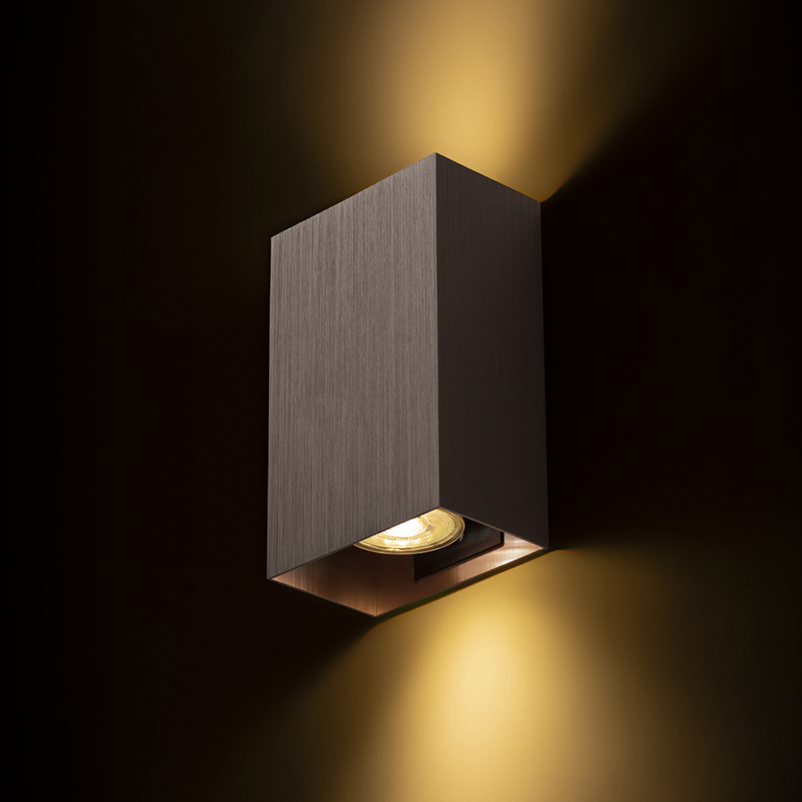 Aplică de perete metalica cu iluminare SUS/JOS, pentru surse de lumina cu baza GU10, CAPRI RC bronz pieptănat 230V LED 2x9W
