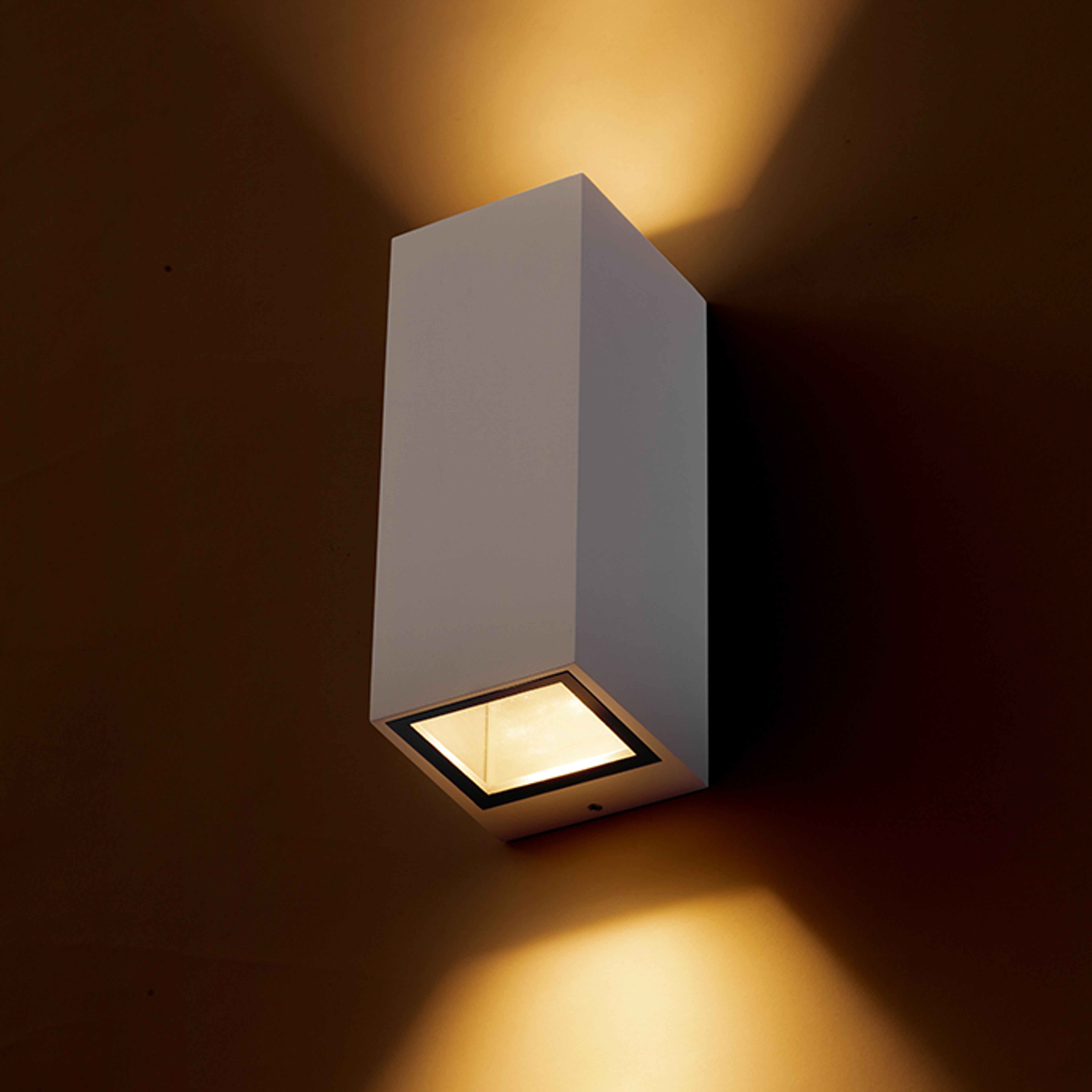 Aplica de exterior SUS / JOS din aluminiu cu două prize GU10 pentru surse de lumină LED, DESMOND II de perete alb 230V 2x8W IP44