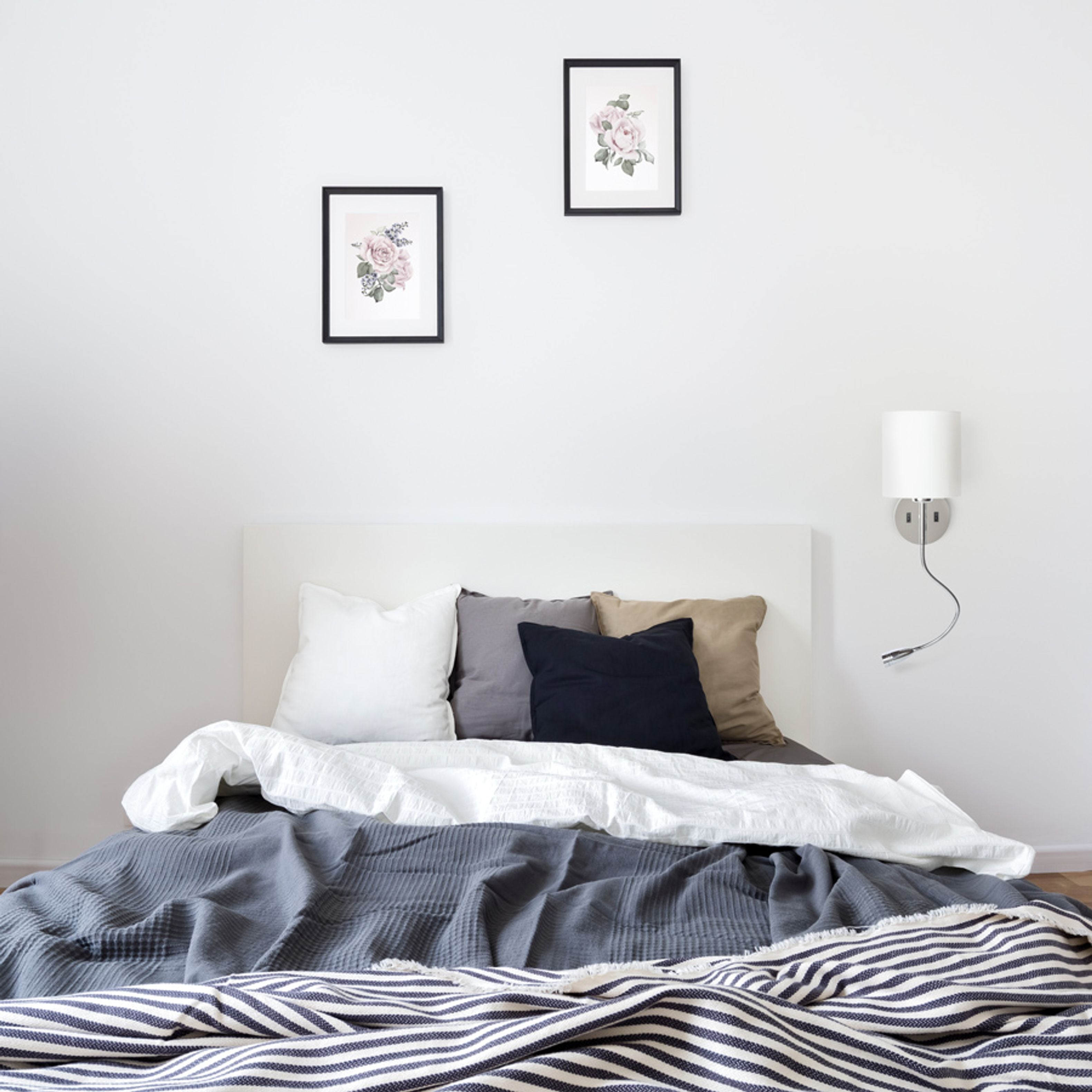 Aplica de perete cu o nuanță textilă suplimentată de o lumină LED pe gatul flexibil, VERSINA cu abajur alb crom 230V E27 15+3W 25° 3000K
