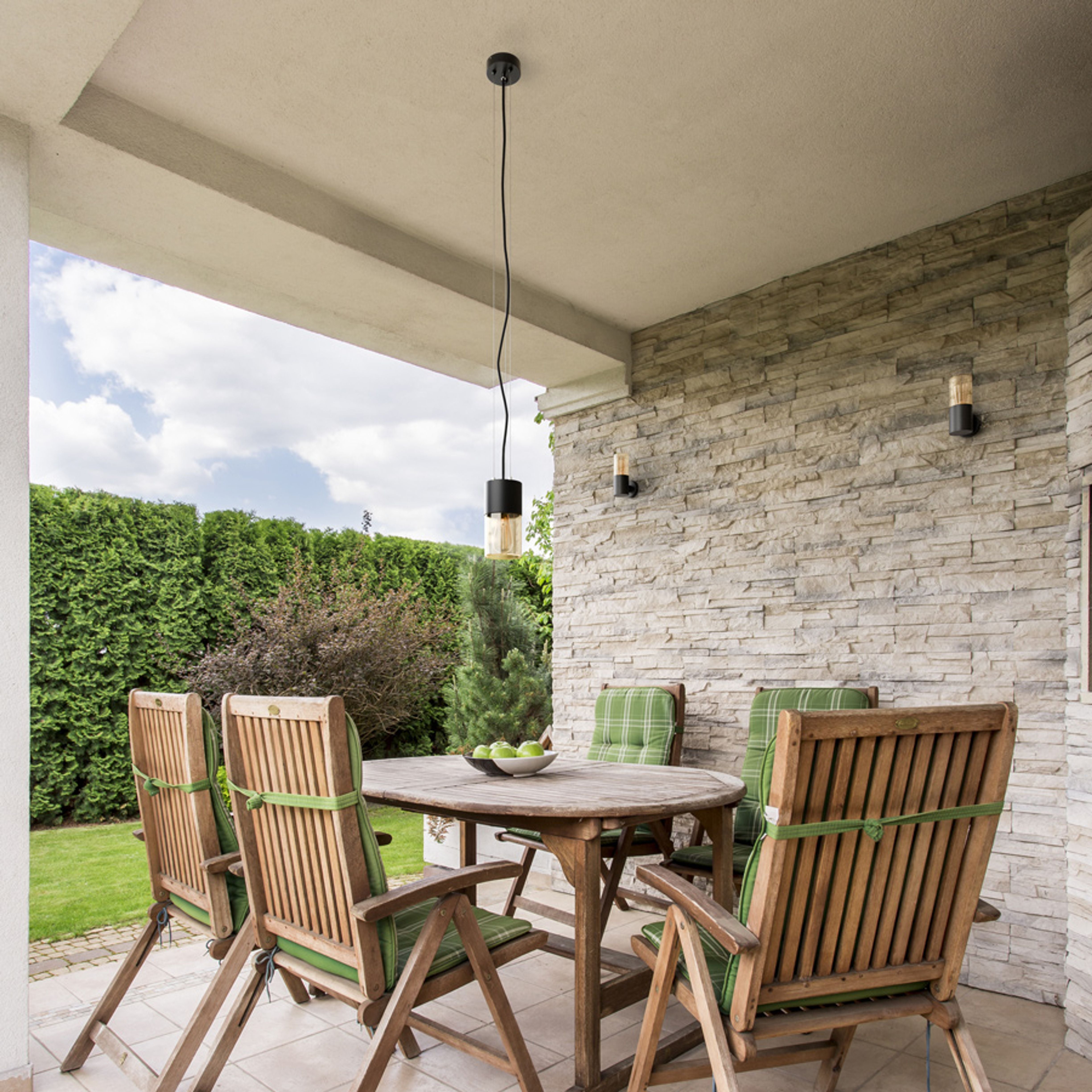 Aplică de exterior cu sticlă de chihlimbar pentru iluminare ambientala folosind surse de lumina LED, QUINN de perete negru 230V E27 11W IP54