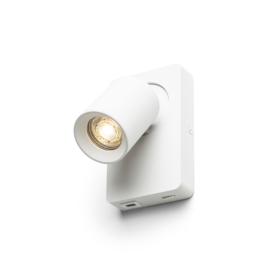 Aplică lăcuită cu o sursă de lumină direcțională GU10 și USB integrat potrivită pentru încărcarea, VOLTERA USB de perete alb 230V LED 9W