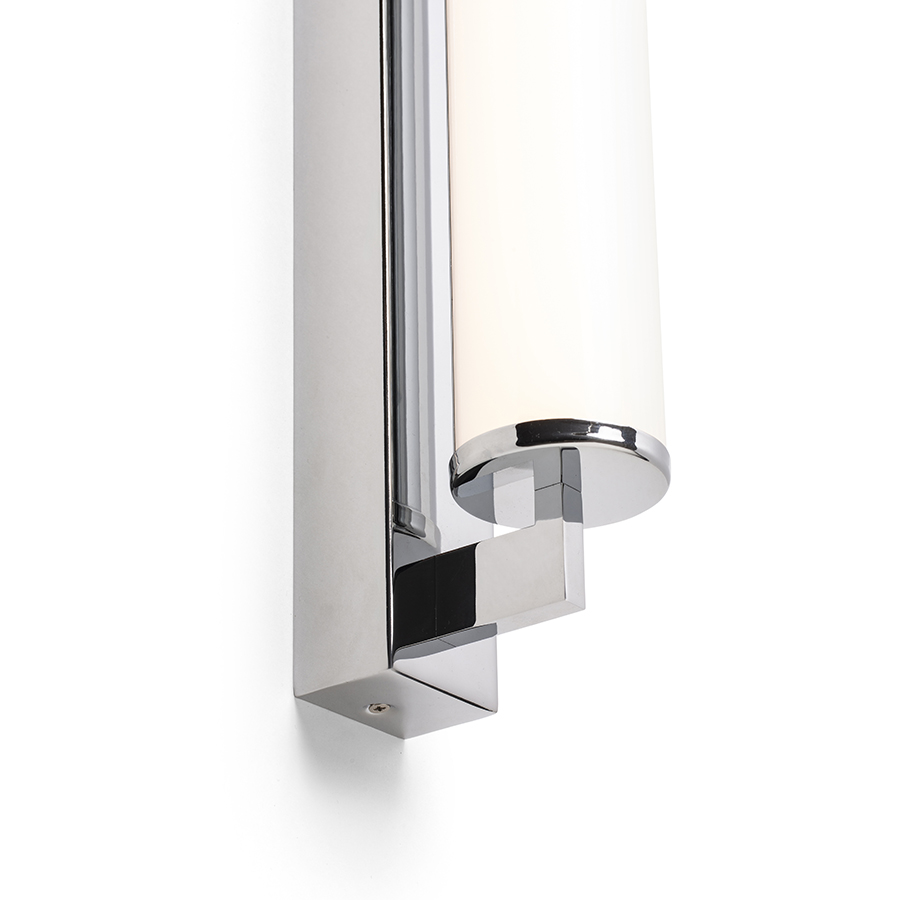 Lumina liniara pentru baie cu LED incorporat si abajururi in forma de tub de culoare opal pe o baza, ROCCA 60 de perete crom 230V 18W IP44 3000K