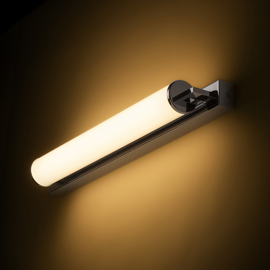Lumina liniara pentru baie cu LED incorporat si abajururi in forma de tub de culoare opal pe o baza, ROCCA 60 de perete crom 230V 18W IP44 3000K