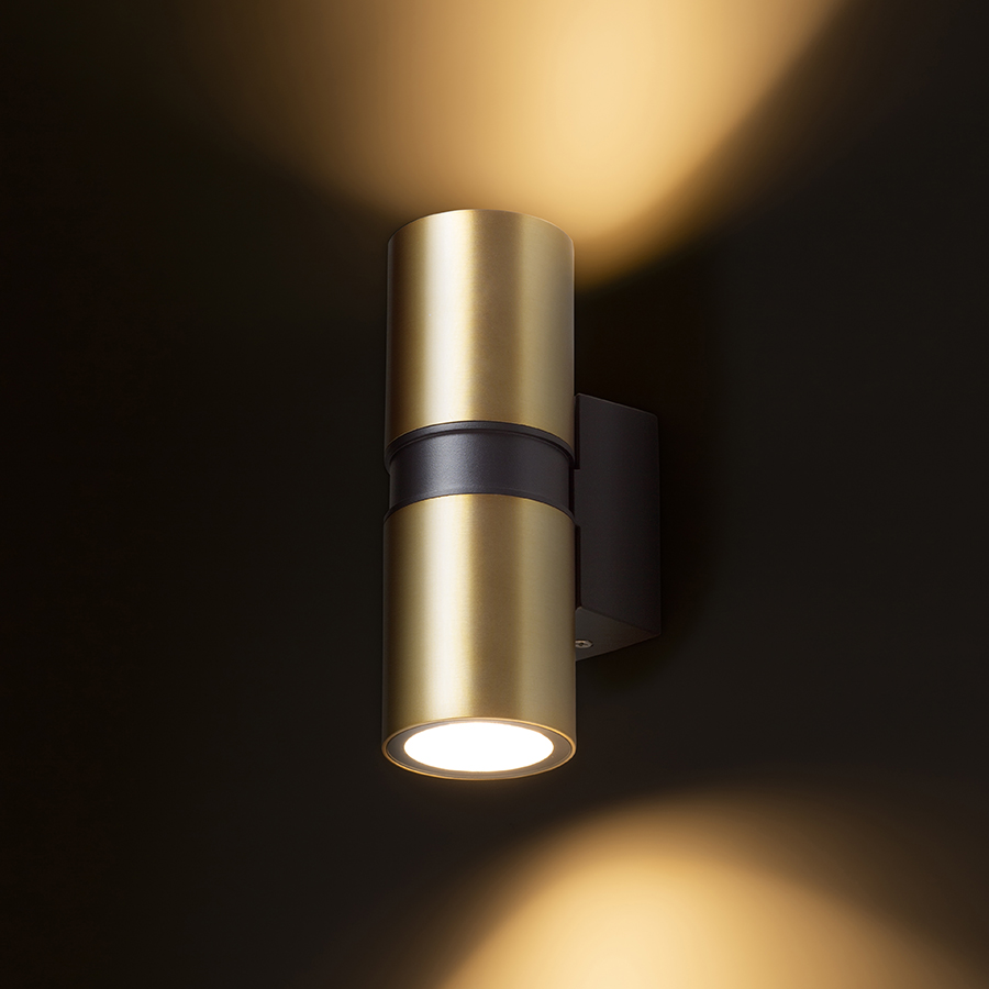 Aplica de exterior dintr-o combinație de alamă si metal lăcuit negru pentru două surse de lumina, MANO de perete pieptănat/negru 230V LED GU10 2x8W IP54
