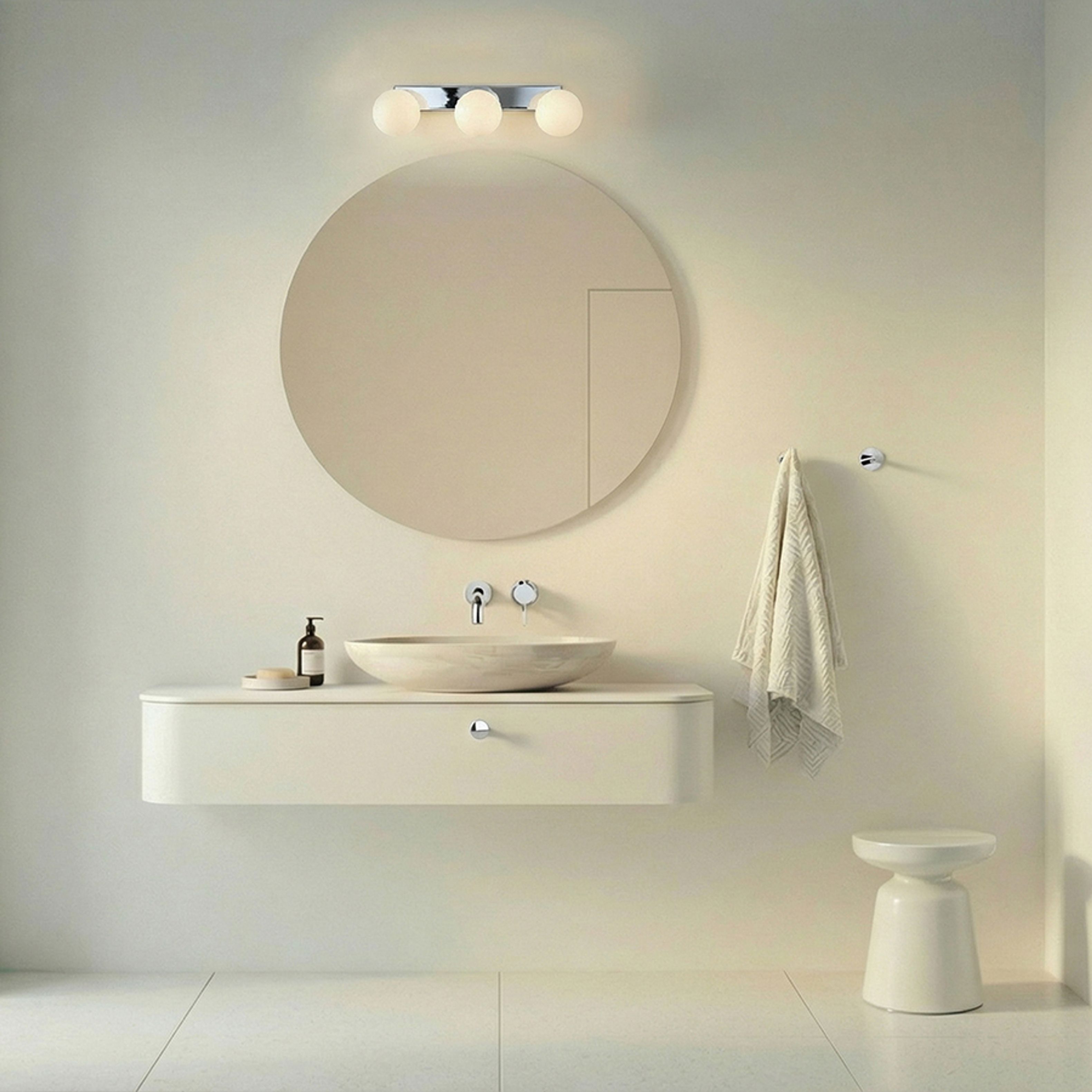 Aplica sau lampa de perete din sticlă de culoare opal pe bază cromată, BOLLY III montat pe suprafață opal/crom 230V LED G9 3x3W IP44