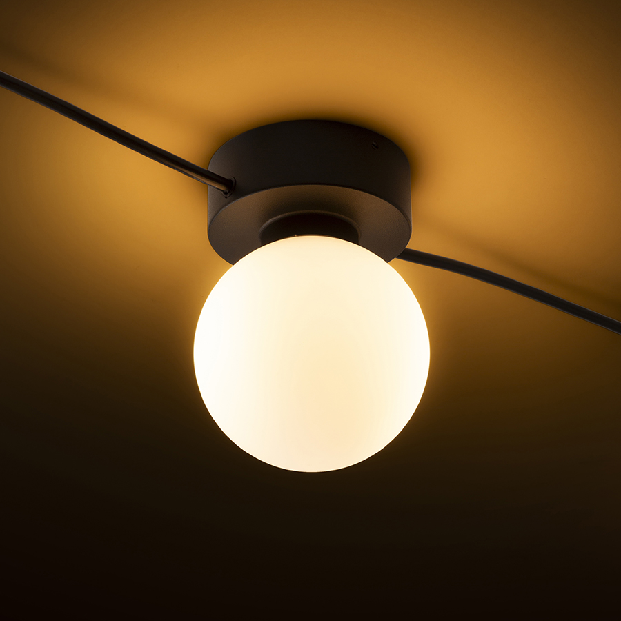 Aplica de tavan sau perete cu abajururi de sticlă pe baze lăcuite negru, legate in rând prin, VELA V de negru opal 230V LED G9 5x6W