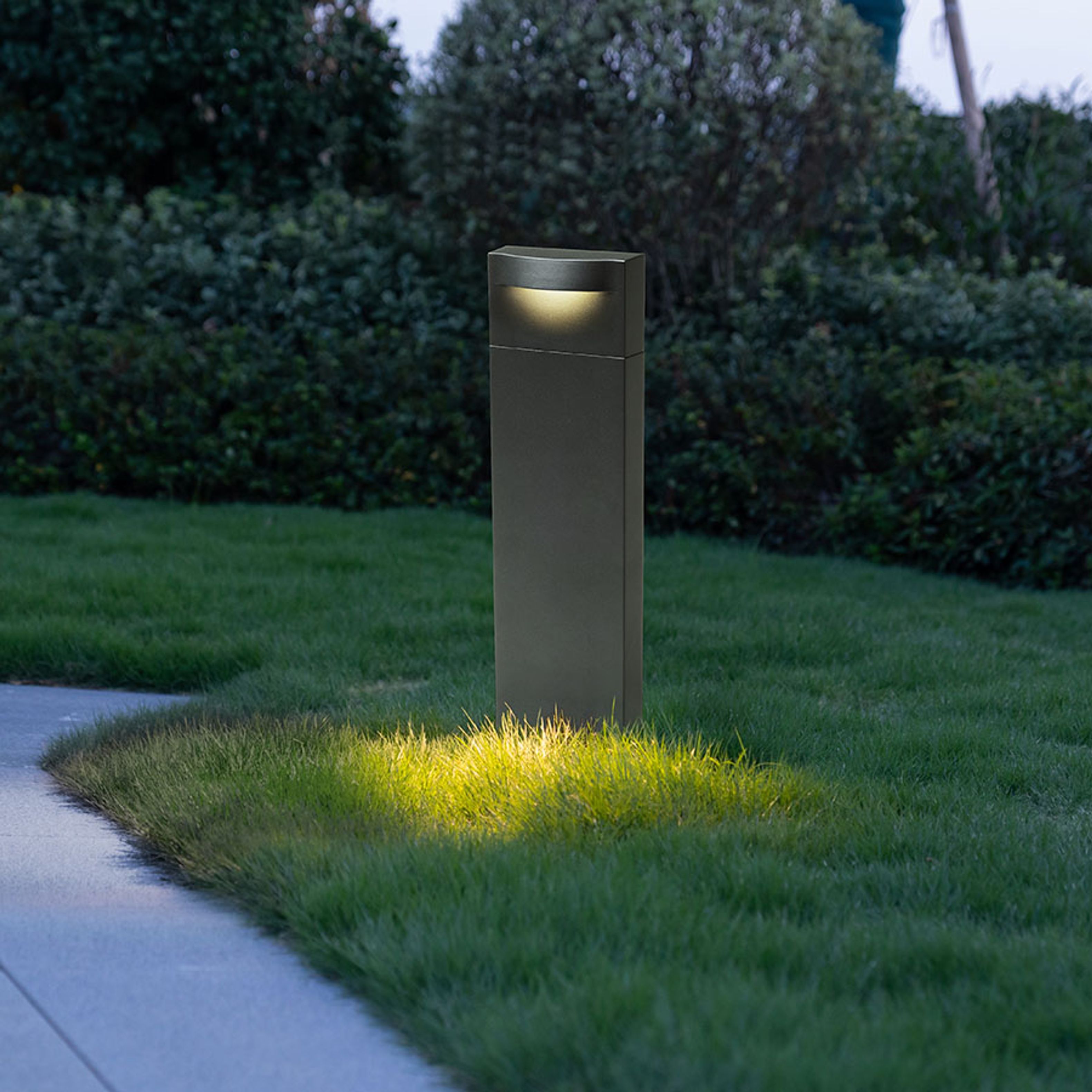 Bolard de exterior din aluminiu cu LED incorporat, pentru iluminarea diagonala in jos a căilor si a, BOBO RC standuri antracit 230V 8W IP65 3000K