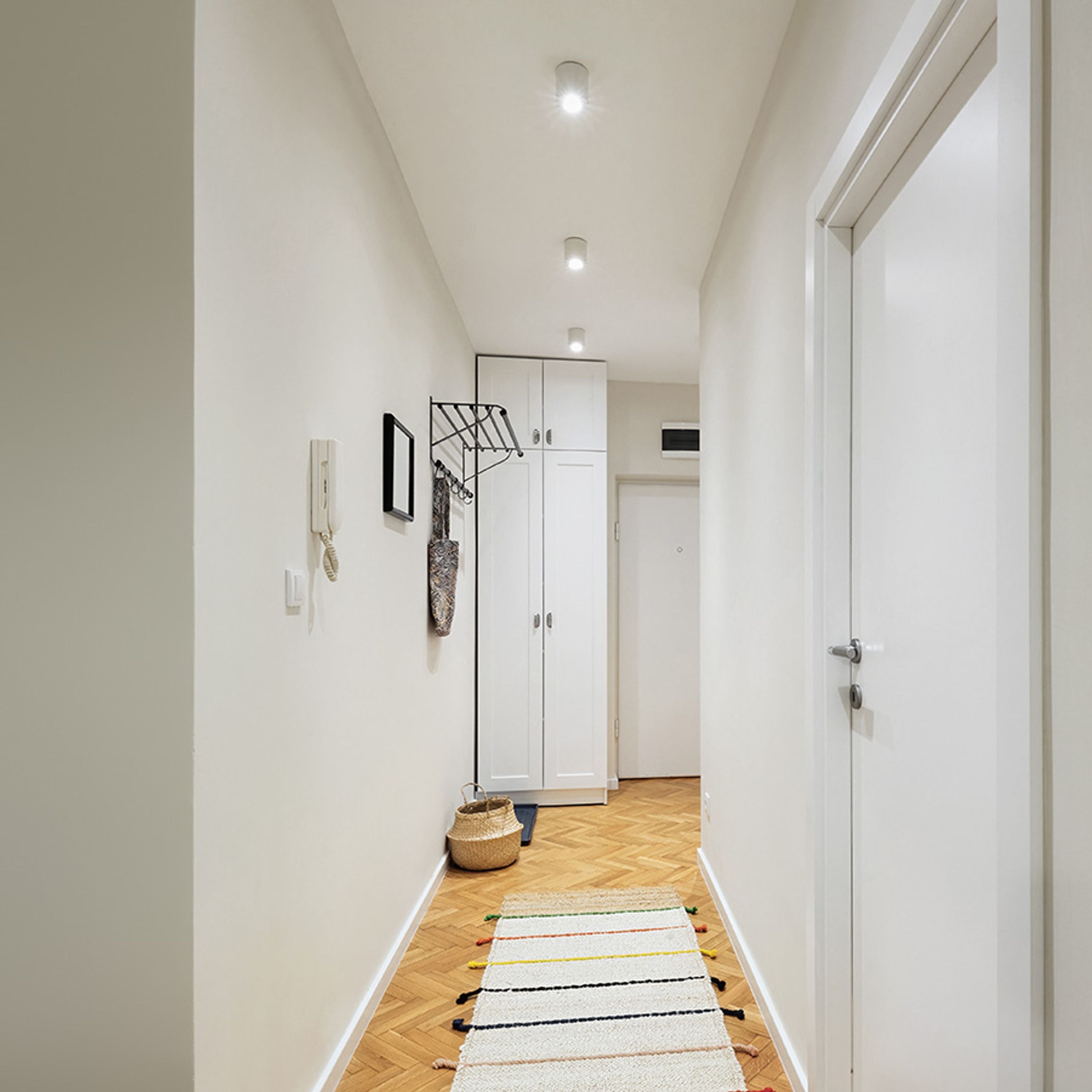 Corp de iluminat cilindric de tavan pentru sursă de lumină cu soclu GU10, cu posibilitate de, MOMA înclinabil alb 230V LED GU10 7W