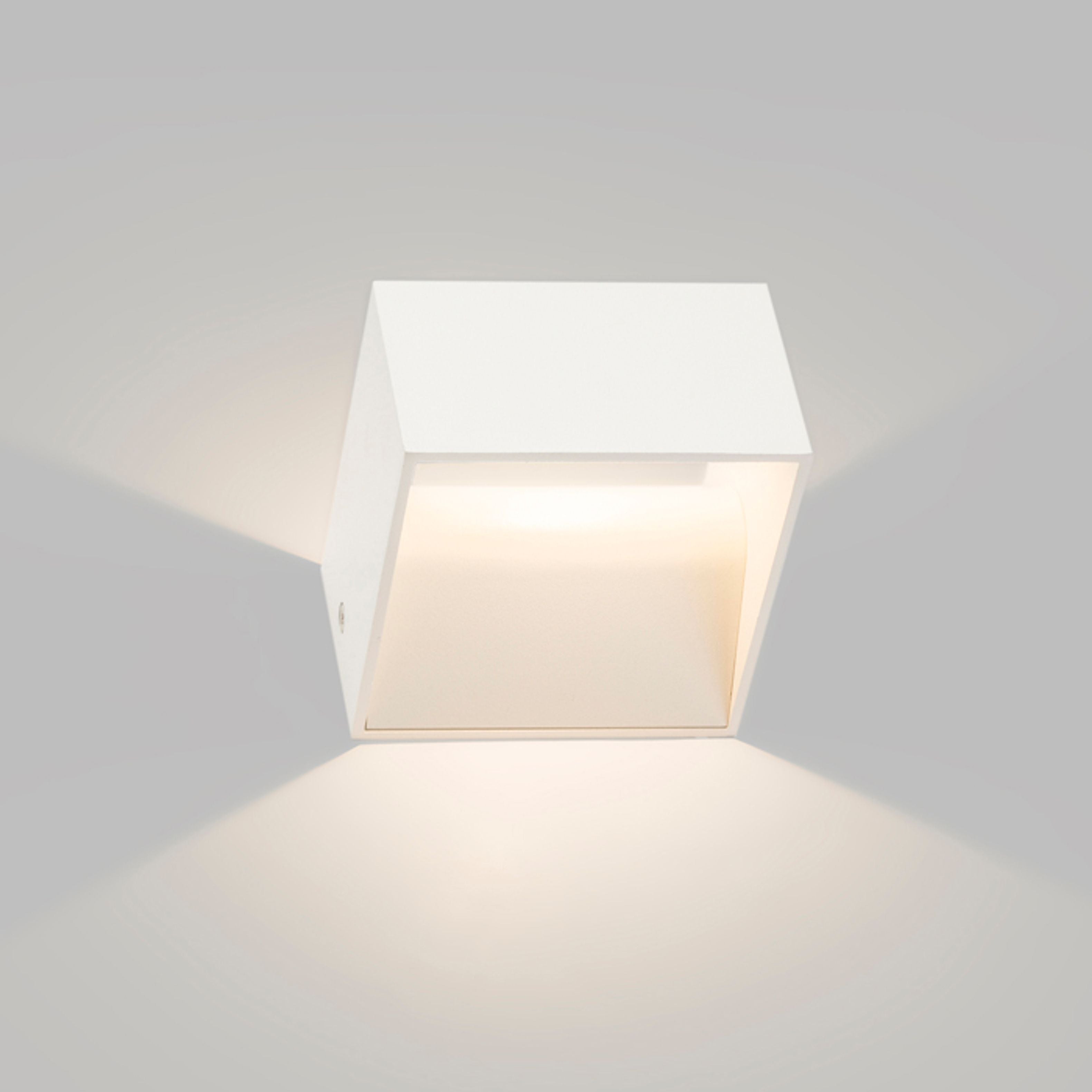 Corp de iluminat de perete pătrat din aluminiu vopsit, prevăzut cu LED diodă, pentru iluminare SUS / JOS DIDO, alb, 230V/500mA, 4.5W, 3000K