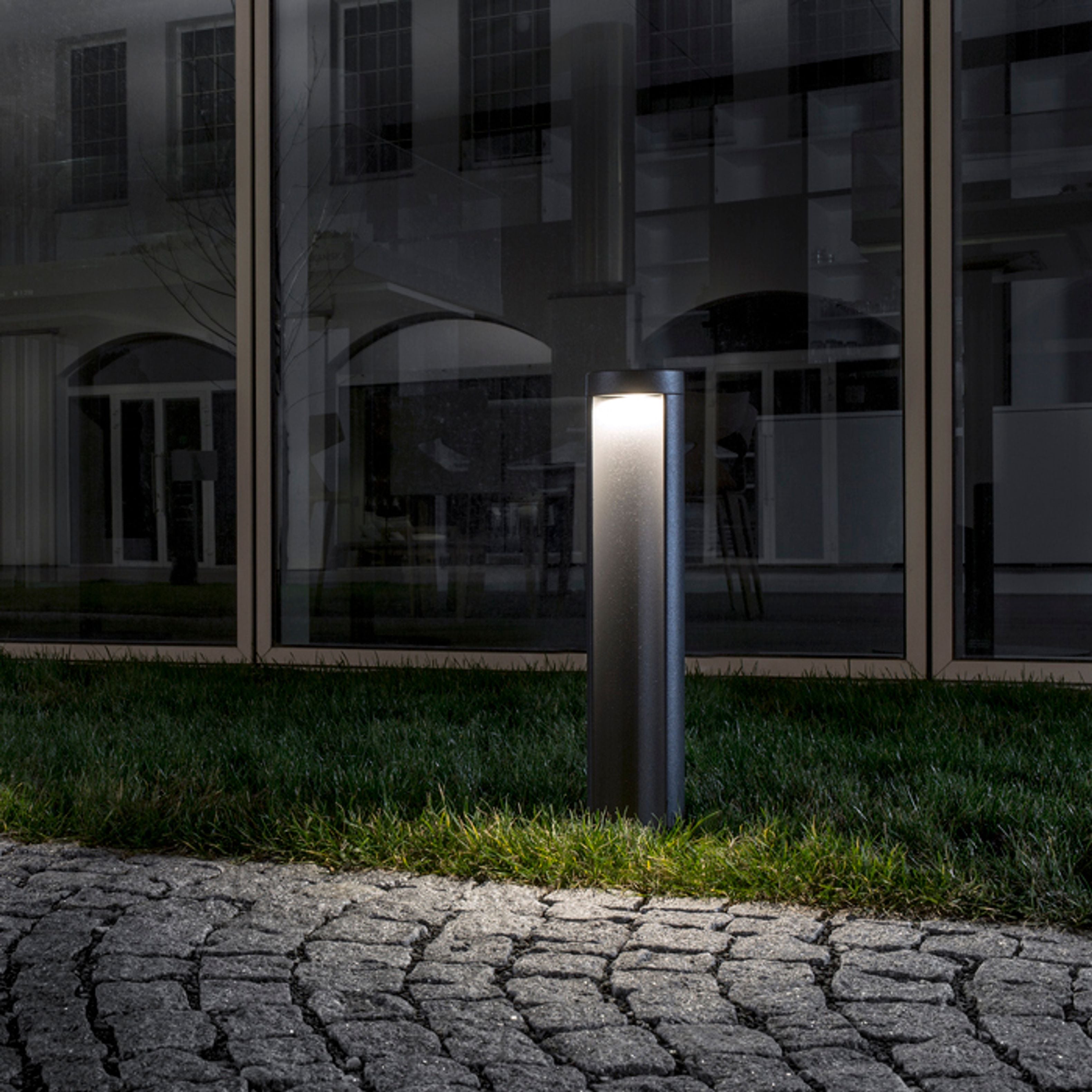 Corp de iluminat de podea LED pentru exterior, potrivită pentru iluminarea drumurilor și trotuarelor, SONET 450 standuri antracit 230V 7W 55° IP54 3000K