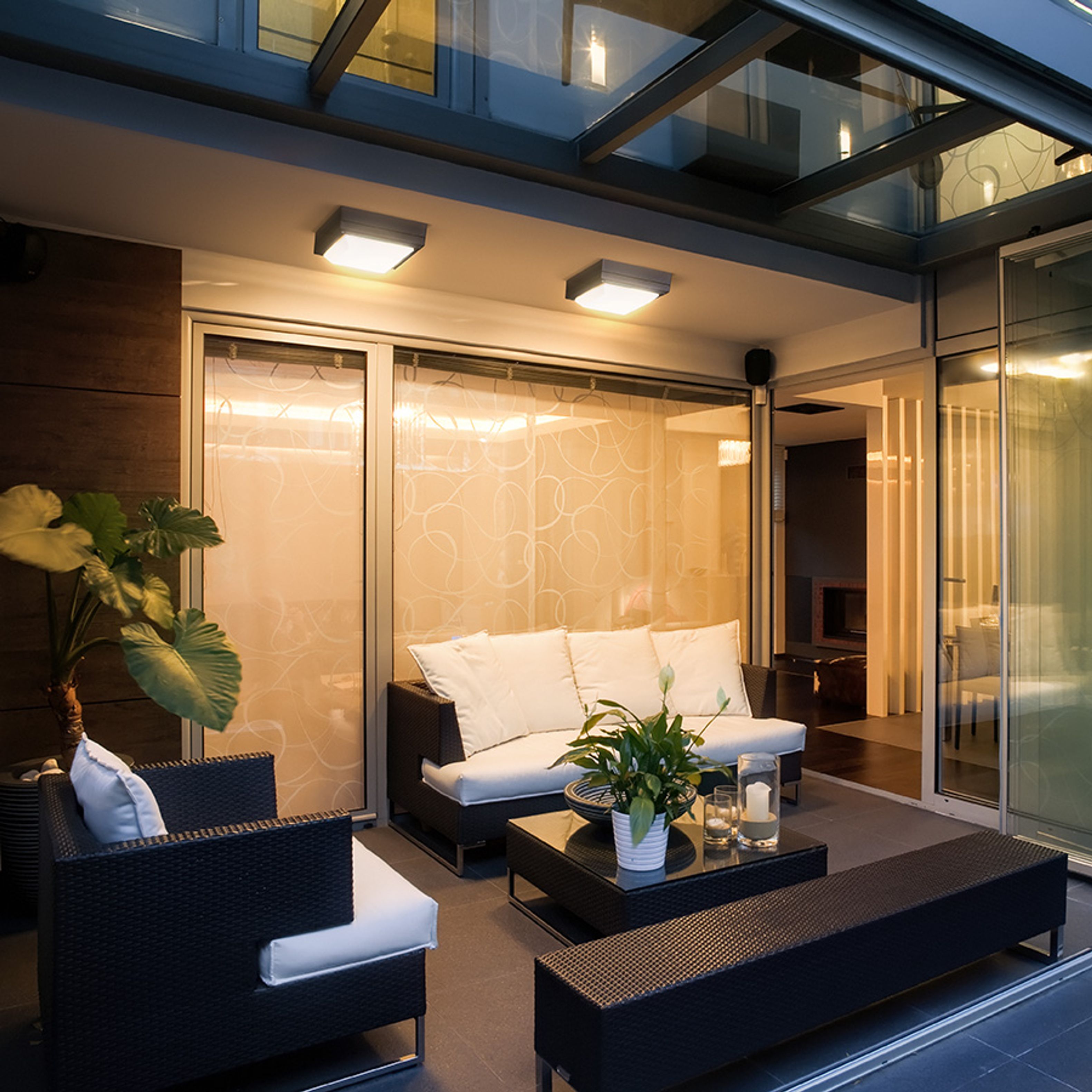Corp de iluminat exterior montat pe perete pentru sursă de lumină economică E27 cu iluminare, DELTA 215 pe suprafață antracit 230V LED 15W IP54
