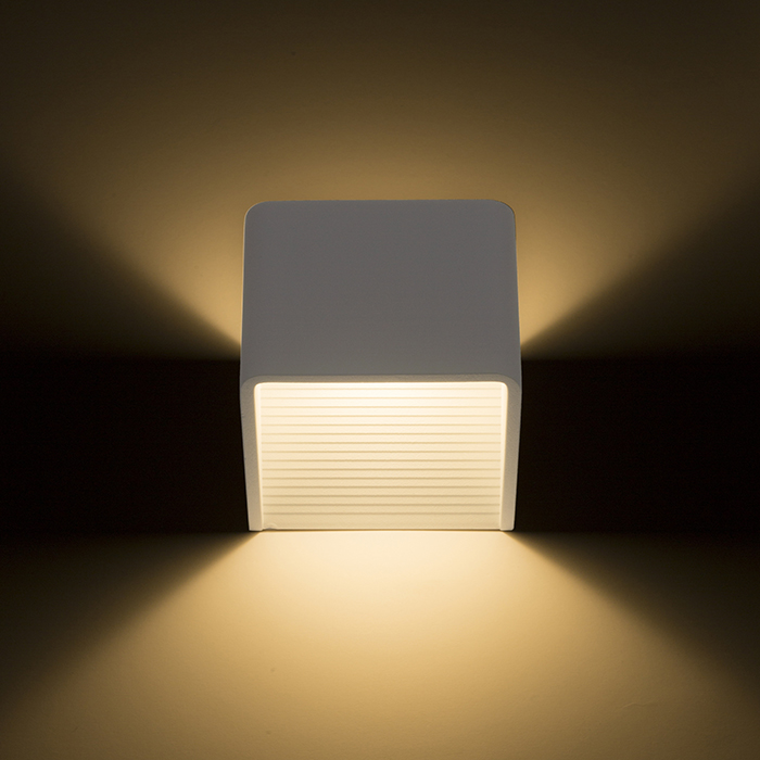 Corp de iluminat LED, de perete, cubic, cu colțuri rotunjite și suprafață reflectorizată, ONYX alb 230V LED 5W 3000K