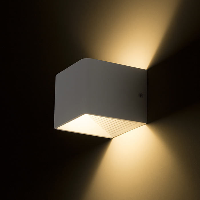 Corp de iluminat LED, de perete, cubic, cu colțuri rotunjite și suprafață reflectorizată, ONYX alb 230V LED 5W 3000K