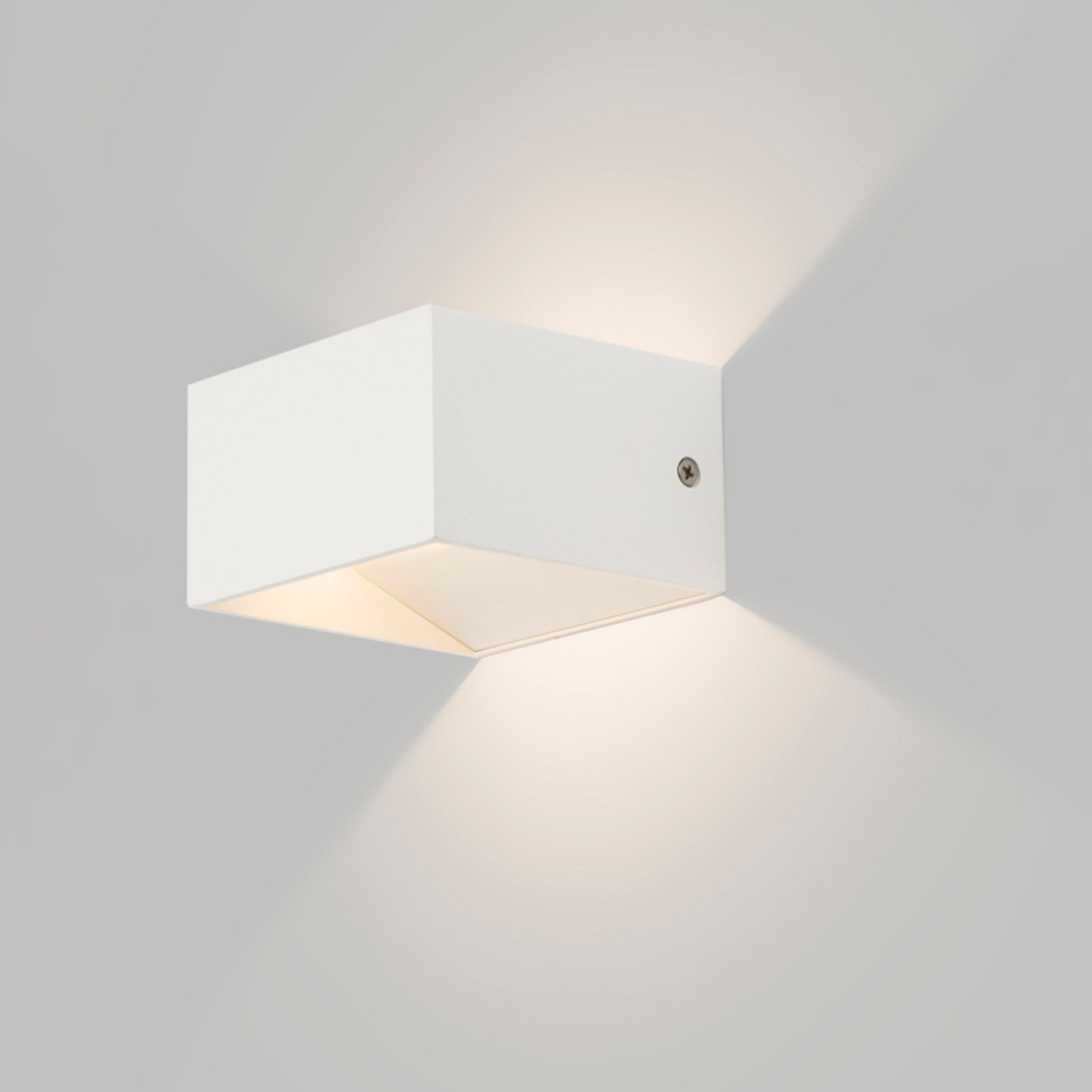 Corp de iluminat pătrat din aluminiu vopsit, prevăzut cu LED diodă, pentru iluminare SUS / JOS, DIDO de perete alb 230V/500mA 4.5W 3000K