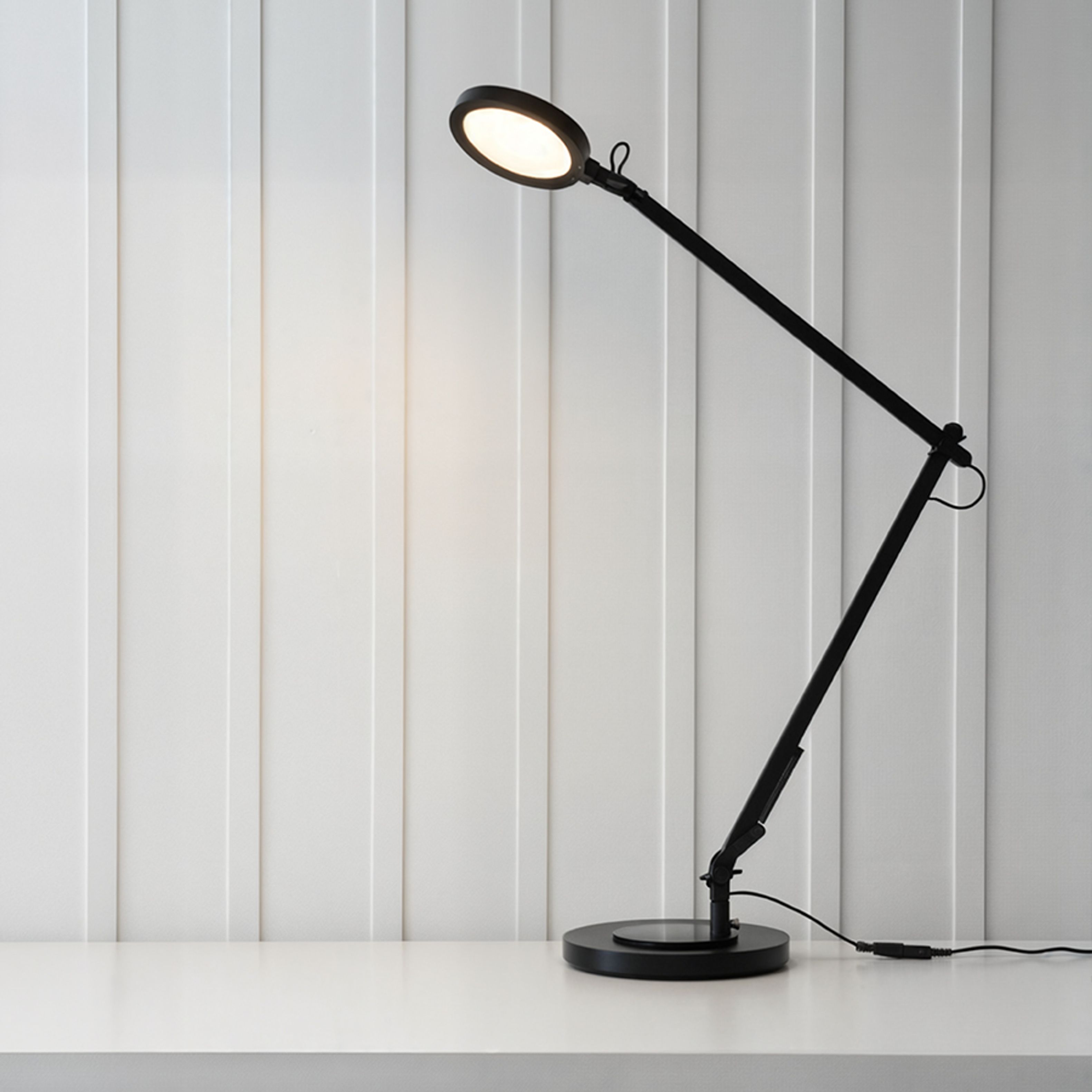 Lampa LED de birou cu doua brate, cu un intrerupator de intensitate situat in partea de sus a, EMA DIMM de masă negru 230V 10W 100° 3000K