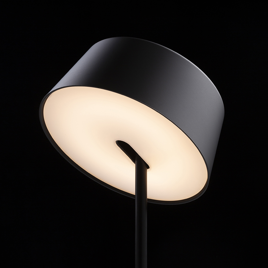 O lampa de masa LED cu design clasic si functie de inclinare pentru abajur, PRAHA DIMM de masă alb 230V 5W 100° 3000K