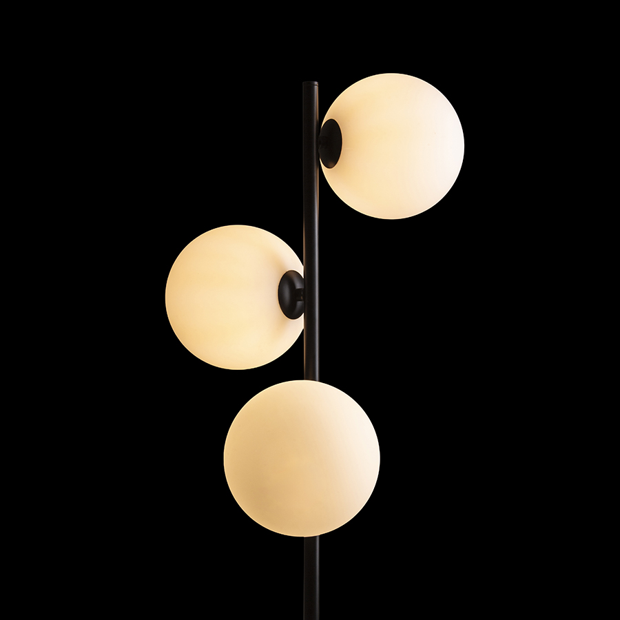 Lampă de podea cu trei abajururi din sticlă opal albă pe un piedestal vopsit în negru, ETHERIA 230V LED G9 3x7W