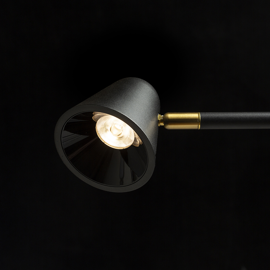 Lampă de podea in negru, cu imbinare de culoarea alamă, STIG negru 230V LED 8.4W 34° 3000K