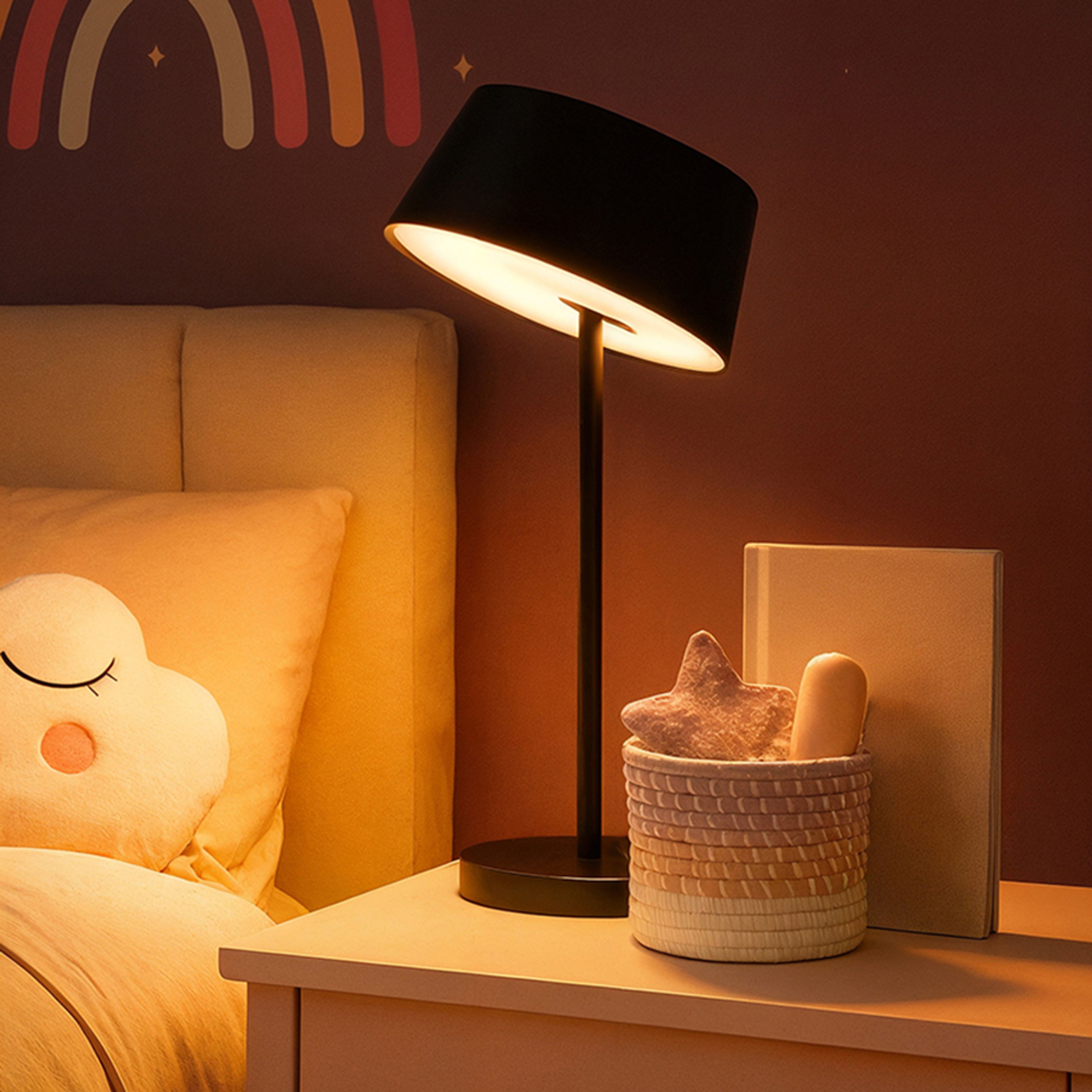 O lampa de masa LED cu design clasic si functie de inclinare pentru abajur, PRAHA DIMM de masă negru 230V 5W 100° 3000K