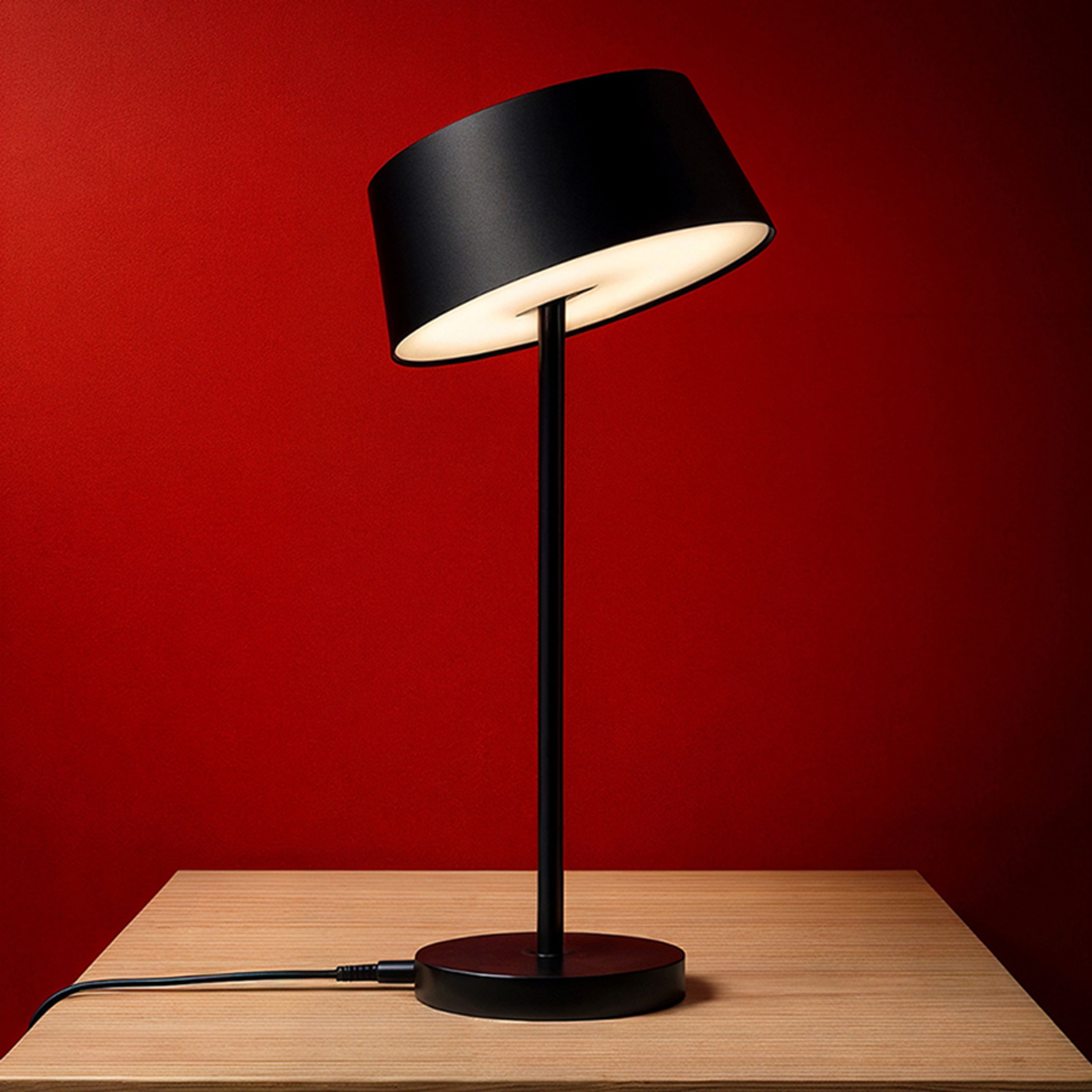 O lampa de masa LED cu design clasic si functie de inclinare pentru abajur, PRAHA DIMM de masă negru 230V 5W 100° 3000K