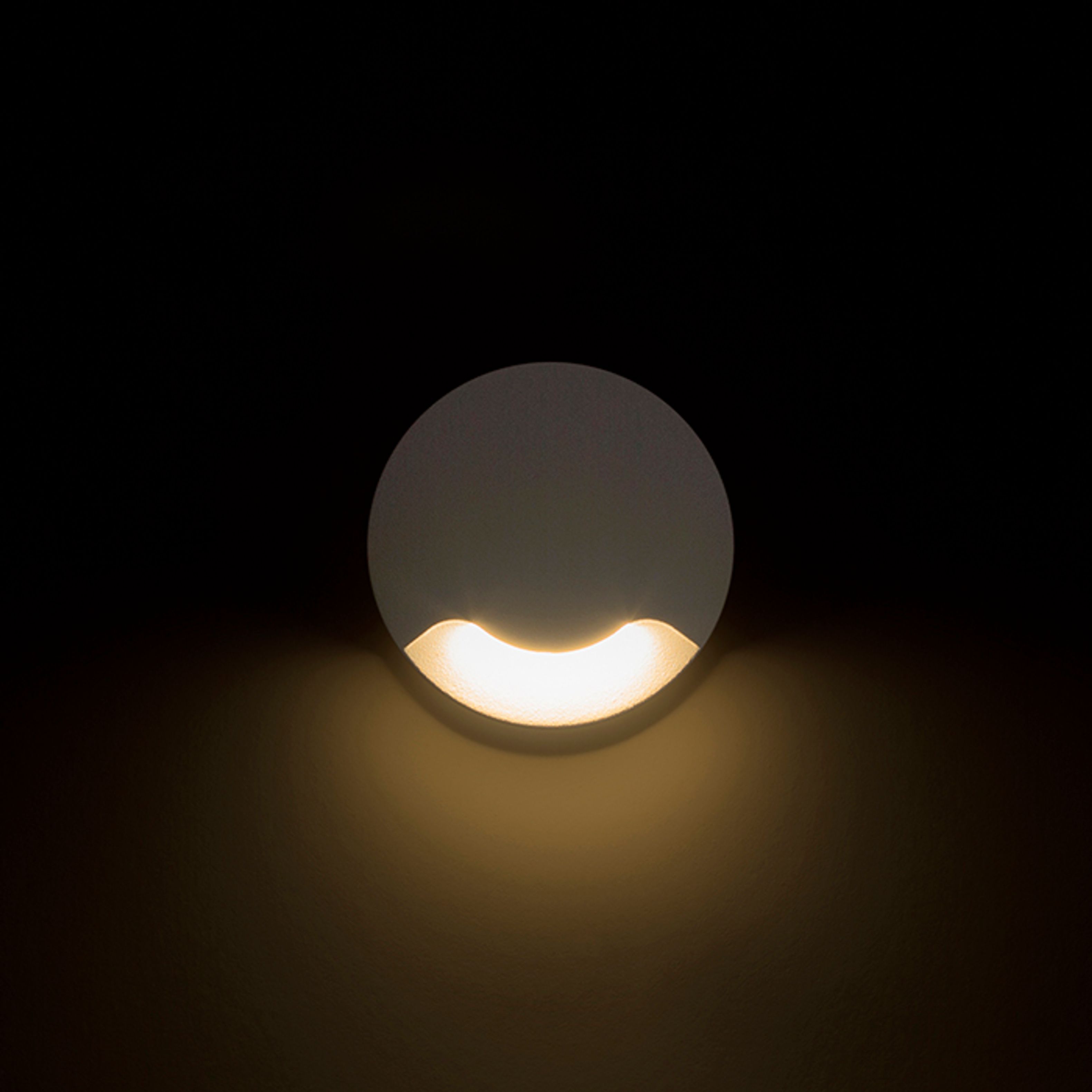 Lumina de orientare incasabilă cu LED integrat care emite lumina intr-o parte, KICK I încastrat alb 230V 3W IP54 3000K