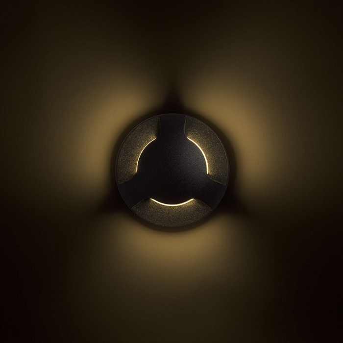 Lumina de orientare incasabilă cu LED integrat care emite lumina pe trei laturi, KICK III incastrat negru 230V 3W IP54 3000K