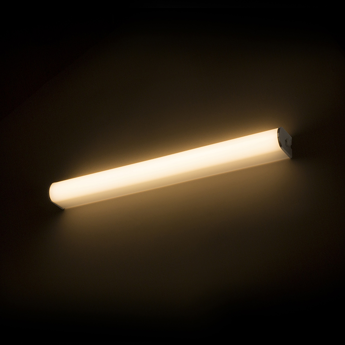 Lumină liniară cu LED integrat potrivită în medii umede, CORAZON 60 crom 230V 15W IP44 3000K