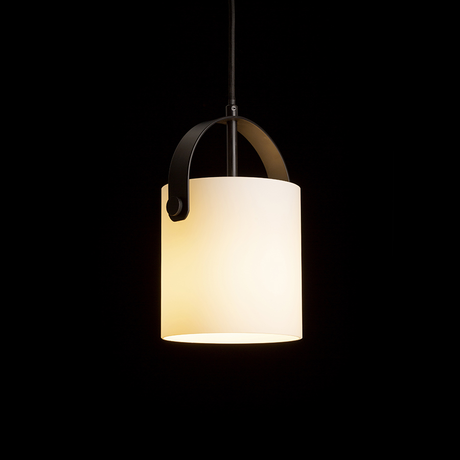 Pandantiv decorativ cu nuanță cilindrică din sticlă de culoare opal, detalii metalice lăcuite si, JULIETTA 16 suspendat opal/negru 230V LED E27 15W