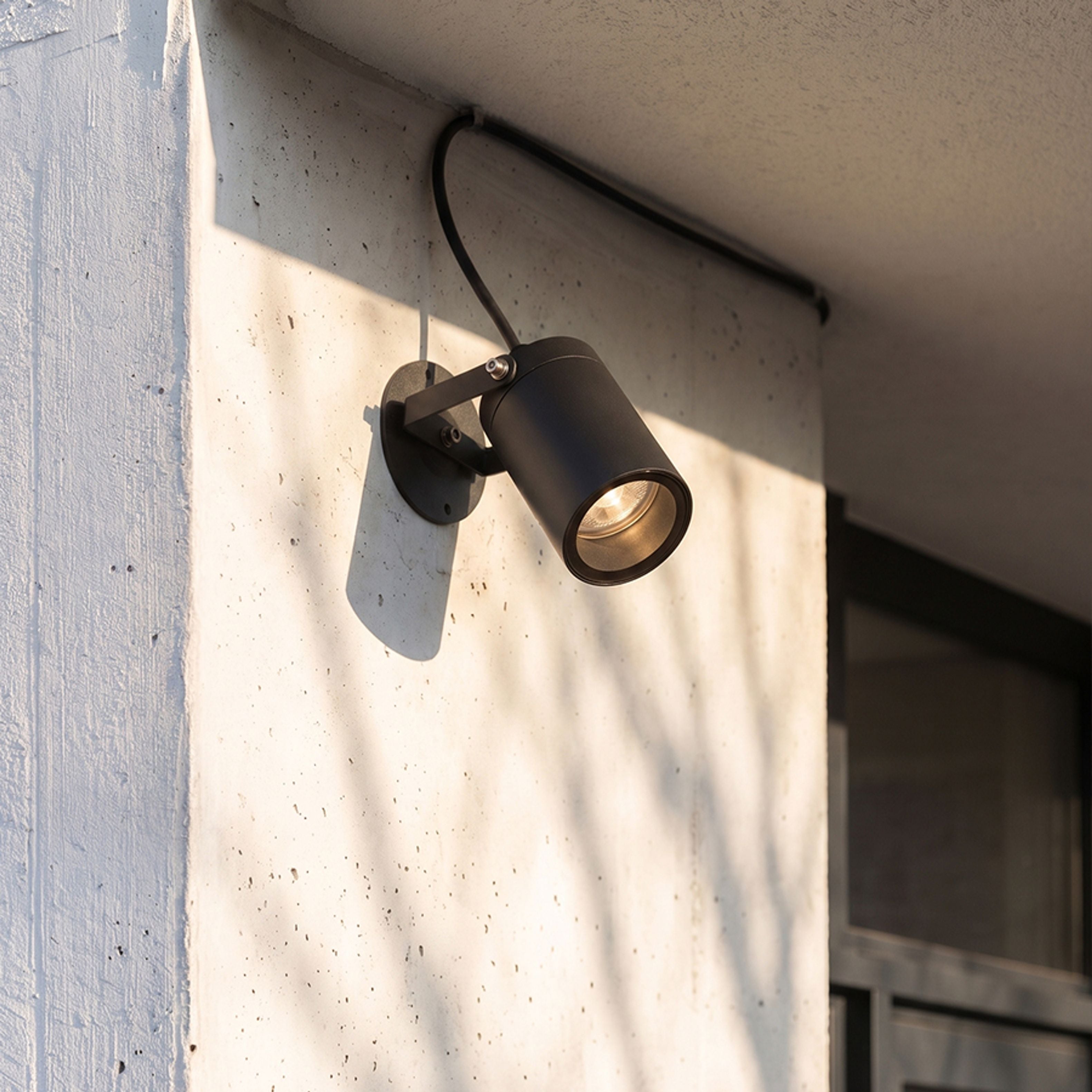 Reflector exterior din aluminiu pe bază metalică circulară pentru bec LED cu soclu GU10, NAVONA montat pe suprafață antracit 230V 8W IP65