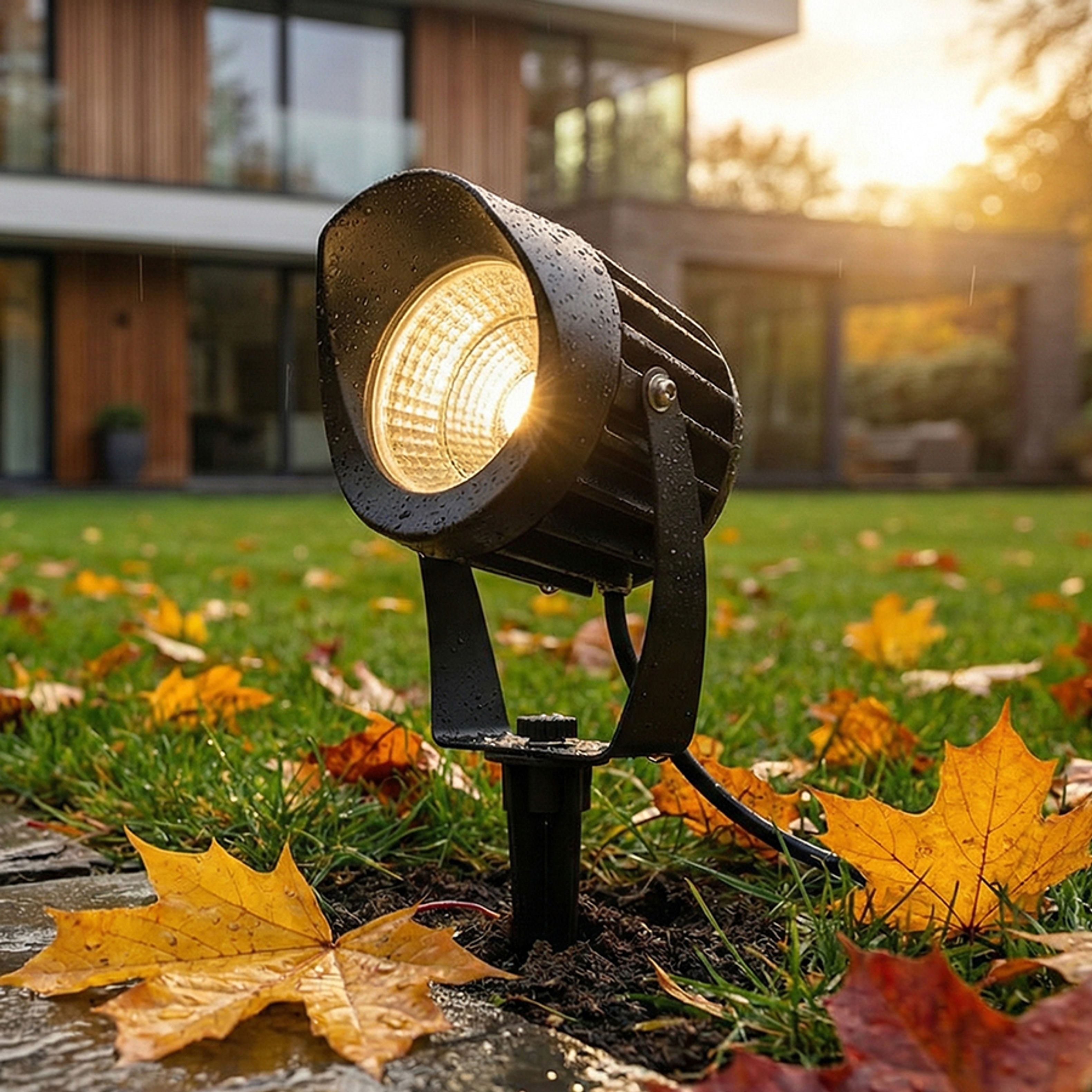 Spot LED de inalta performanta pentru exterior pe un varf de pamant, HAVANA cu vârf negru 230V 20W 26° IP65 3000K