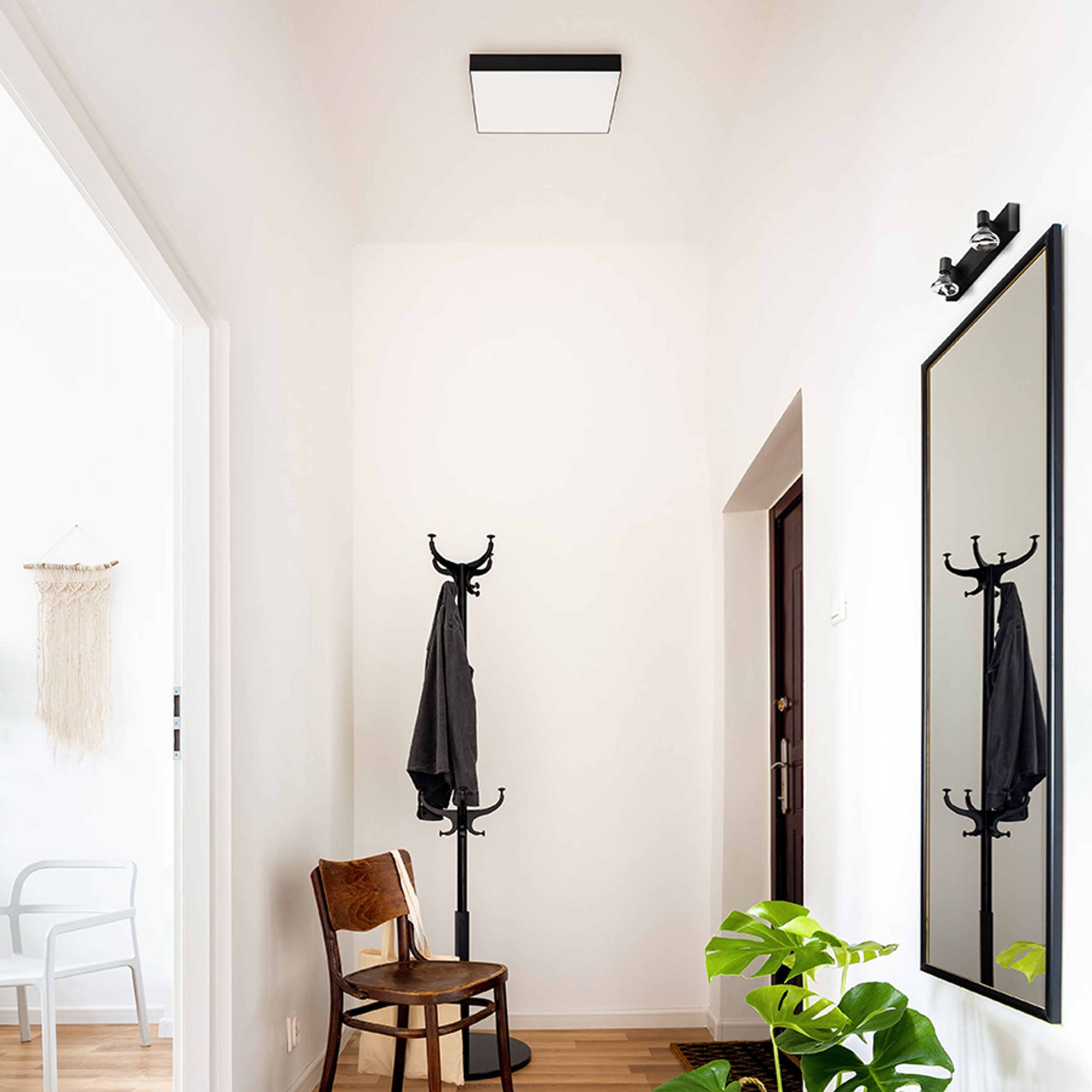 Spot minimalist din metal pentru instalarea pe perete sau tavan, potrivit pentru surse decorative, TRICA II de negru 230V GU10 2x25W